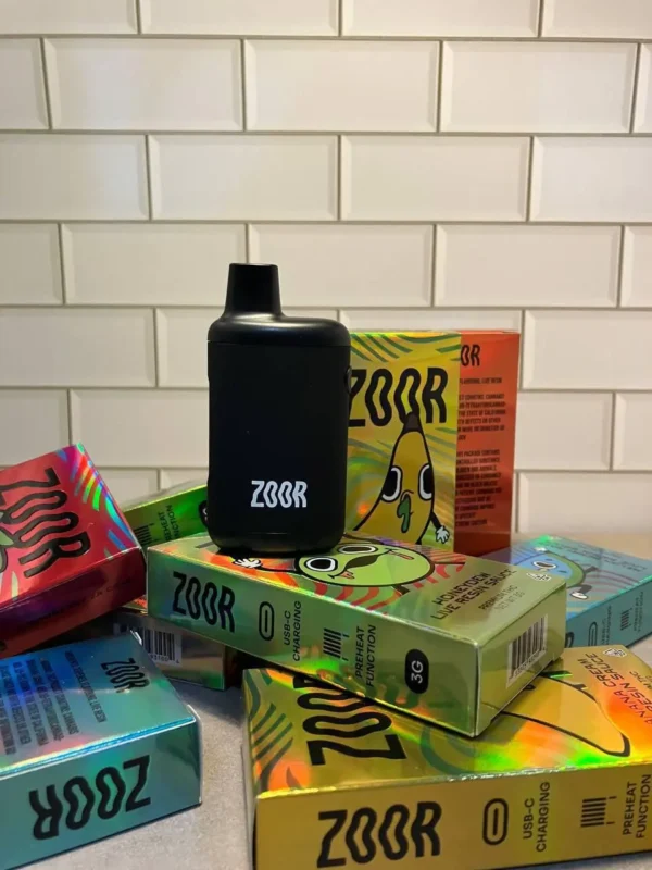 Zoor 3G Disposable vape pen on display.